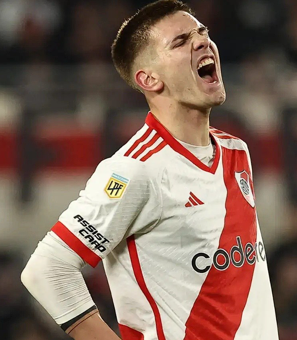 马斯坦托诺：欧冠低迷表现下的首发危机与挑战